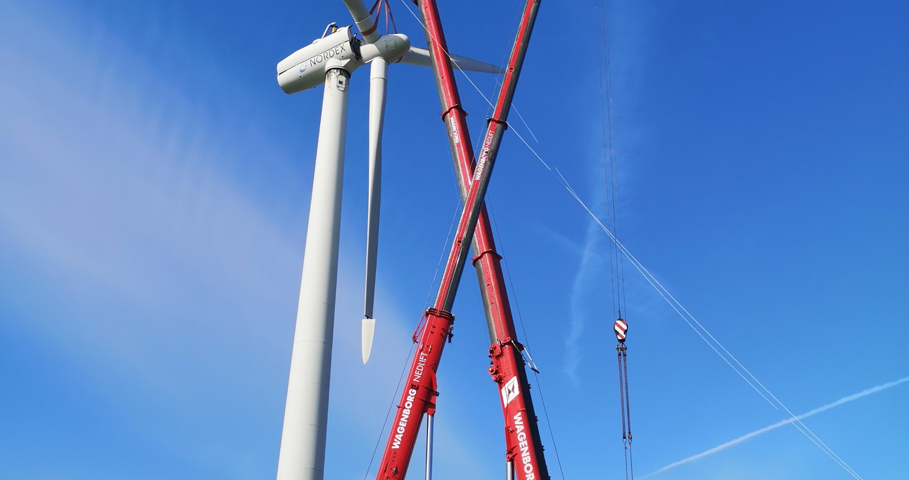 Demontage Nordex windmolens in Meedhuizen