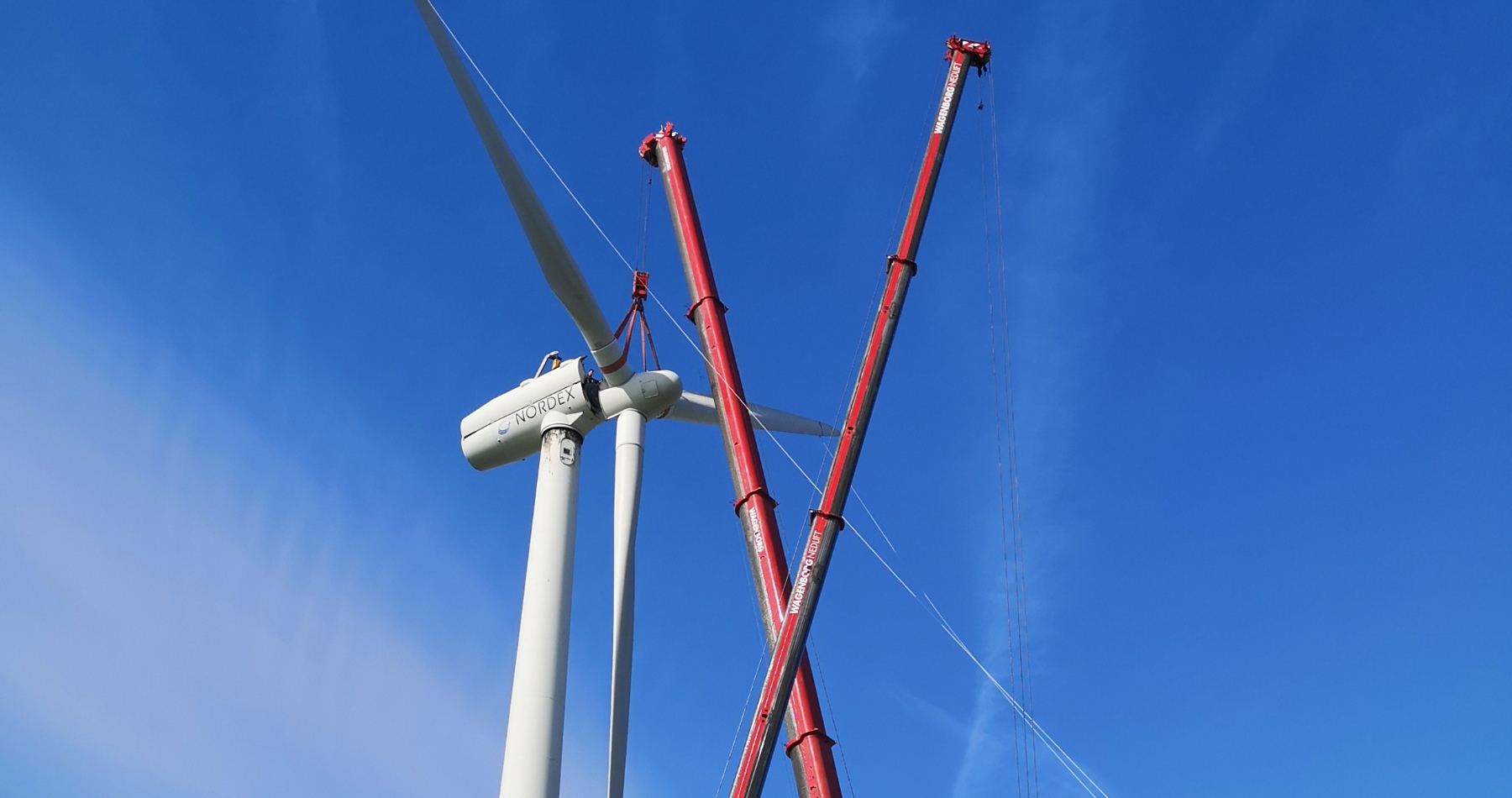 Demontage Nordex windmolens in Meedhuizen