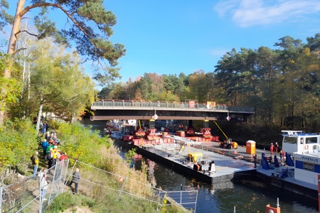 Bijzondere brugverplaatsing in Berlijn