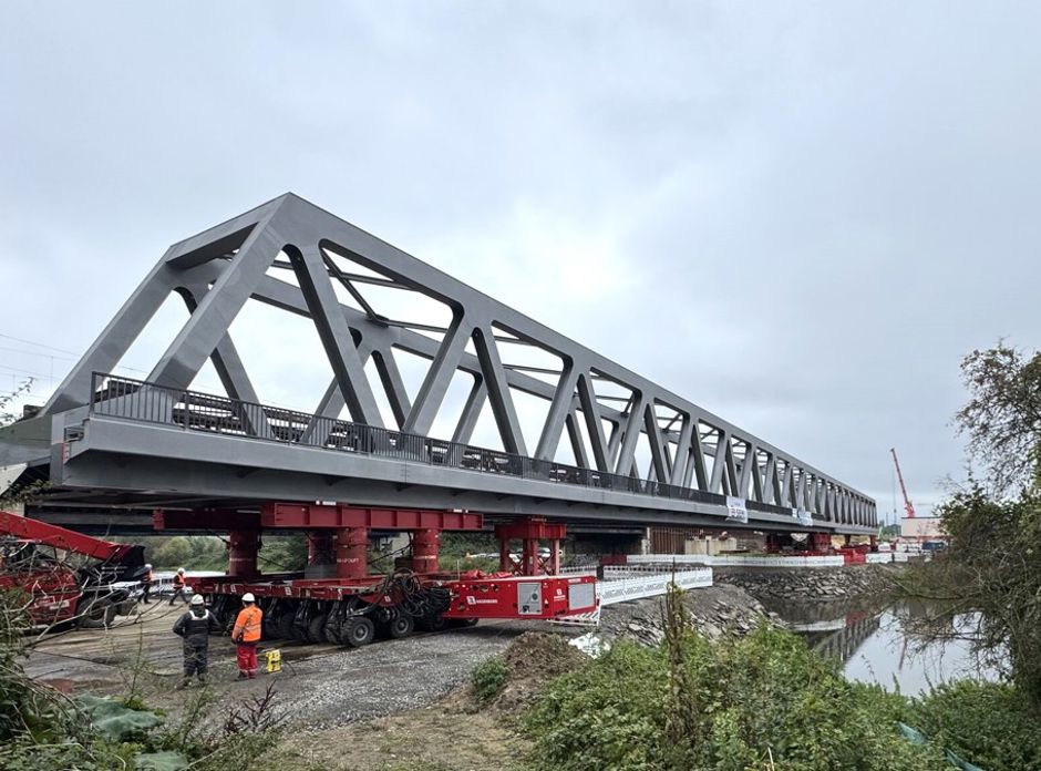 4 Bridge Rolling To Final Position